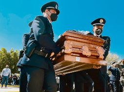 Victoria Sánchez, la policía de Guadalajara que murió tras un enfrentamiento con delincuentes sucedido el lunes, fue despedida por sus familiares y compañeros, quienes además le rindieron un homenaje. ESPECIAL