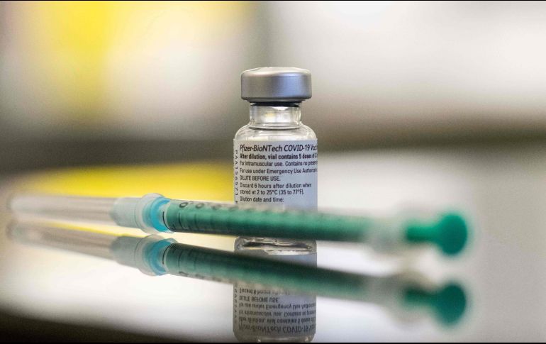 Este jueves arribó al AICM un nuevo lote de vacunas anticovid Pfizer-BioNtech, con 487 mil 500 dosis para aplicar la segunda dosis a adultos mayores. AFP / ARCHIVO
