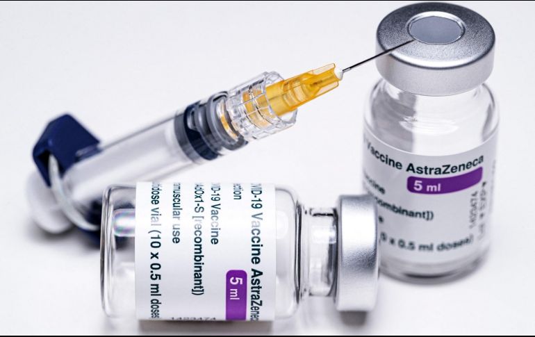 El inmunizante, conocido también con el nombre de Vaxzevria, es una de las vacunas autorizadas para proteger a la población mundial contra los efectos del COVID-19. AFP / ARCHIVO