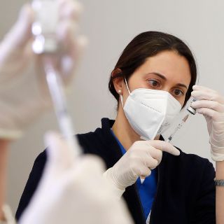 COVID-19: Del 15 al 20 de abril iniciará vacunación a maestros y personal educativo