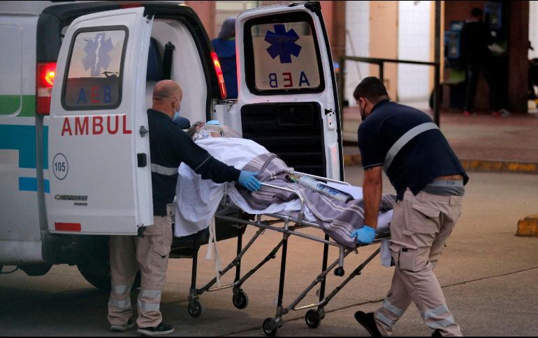 El país andino padece un rebrote de contagios que ha llevado a los hospitales al máximo de su capacidad. AFP/J. Torres