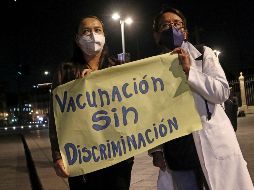 Ayer en la mañana, decenas de trabajadores de la salud se manifestaron en Palacio Nacional y luego en la Segob porque no han recibido su vacuna contra el COVID-19. SUN / C. Mejía