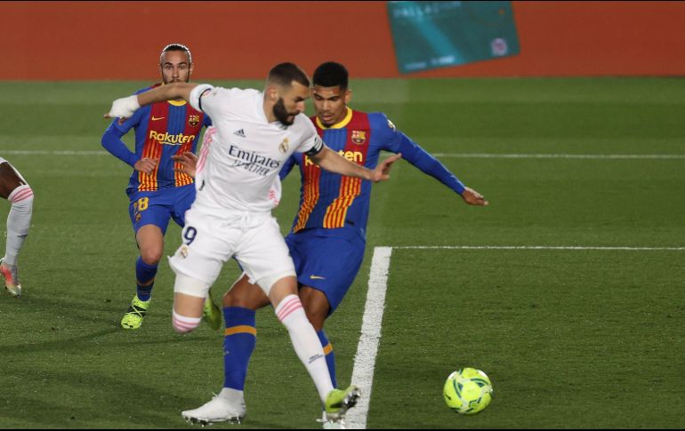 Real Madrid vs Barcelona: El golazo de taquito de Karim Benzema. EFE / J. Martín