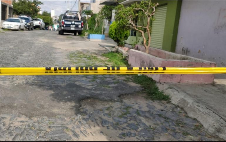 Tras un reporte, oficiales municipales encontraron la maleta negra envuelta con cinta. ESPECIAL / ARCHIVO