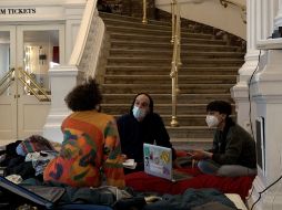 Una decena de artistas ocupan desde hace una semana el Teatro de la Moneda. EFE/BezetLaMonnaieOccupée