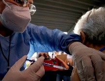 La vacunación anti COVID-19 iniciará mañana 12 de abril. AFP/ARCHIVO