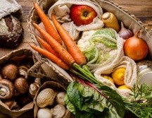 Una correcta selección de alimentos puede protegernos contra enfermedades y también contribuir a la preservación del medioambiente. GETTY IMAGES