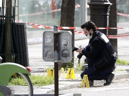 Los alrededores del hospital estaban acordonados y había una gran presencia de policías patrullando las calles. EFE / Y. Valat