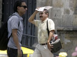 El IAM recomienda utilizar protección solar, usar ropa de colores claros y mantenerse hidratado. EL INFORMADOR /ARCHIVO