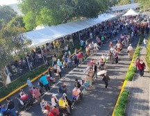 El día de hoy se vacunarán a cuatro mil personas, aquellas que no alcancen registro serán derivadas para que acudan por una ficha para mañana. EL INFORMADOR / A. Montiel