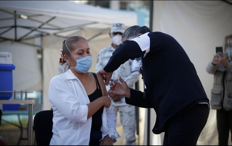 Sobre efectos adversos de la vacuna anti COVD-19, sólo ha habido 15 eventos totales, entre médicos y adultos mayores. EL INFORMADOR / ARCHIVO