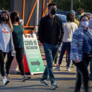 COVID-19: Cubrebocas y ventilación, mejor que sana distancia, revela estudio