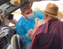 En los centros de vacunación sólo se permitió el ingreso de las personas que recibirían la vacuna. TWITTER / @GobTlajomulco