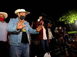 Salgado Macedonio y sus simpatizantes mantienen un plantón a las afueras del INE. SUN/G. Espinosa