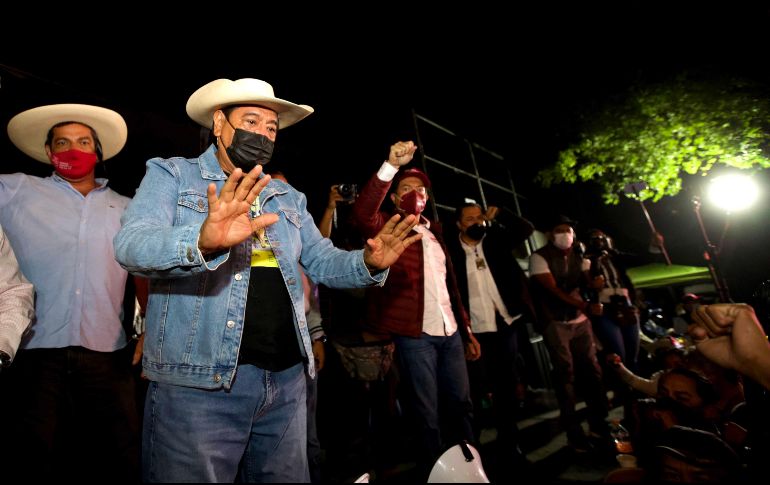 Salgado Macedonio y sus simpatizantes mantienen un plantón a las afueras del INE. SUN/G. Espinosa