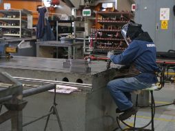 Los sectores con crecimiento anual en puestos de trabajo son transformación con 1.3%, electricidad y servicios sociales y comunales, ambos con 0.02%. EL INFORMADOR/Archivo