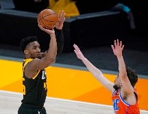 Donovan Mitchell encestó 22 puntos para el Jazz. AP