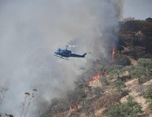 El incendio continúa activo en cinco frentes de la zona, detallaron bomberos. ESPECIAL / Gobierno de Jalisco