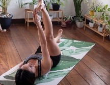 Hacer ejercicio en casa es una opción para mantener una vida saludable. ESPECIAL/ Maryjoy Caballero en Unsplash