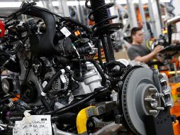El T-MEC incrementó el requisito de valor de contenido regional y agregó uno de valor laboral para productos automotrices. AFP/Archivo