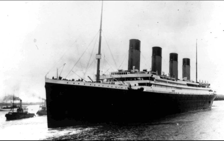 ACCIDENTE. El Titanic chocó contra un iceberg. AP