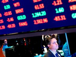 Por sectores, la mayoría de ellos terminaron en positivo, encabezados por el inmobiliario, el tecnológico y el sanitario. EFE/ARCHIVO