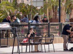 La proporción de decesos por COVID-19 entre mayores de 80 años se redujo hasta casi el 30% en el continente gracias a la vacunación. EFE/ARCHIVO