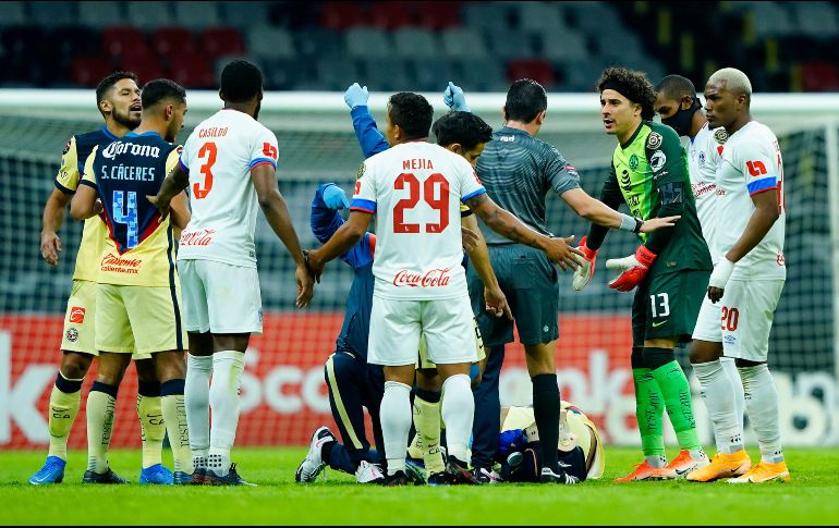 También el Olimpia recriminó una jugada en el primer tiempo donde Santiago Naveda pudo lesionar a Yustin Arboleda. Imago7