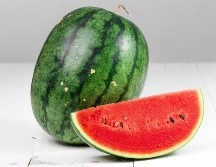 La sandía contiene potasio, vitaminas y minerales. /ESPECIAL/Photo by Art Rachen on Unsplash.