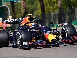 El mexicano no completó el último tercio de la primera prueba debido a un incidente, que lo llevó hasta la posición 16, y finalizó sexto en la segunda prueba tras 25 vueltas. AFP / M. Medina