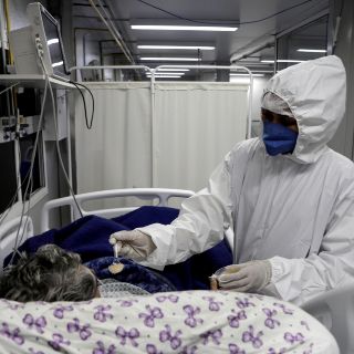 COVID-19: El coronavirus no infecta el cerebro, pero puede causarle importantes daños