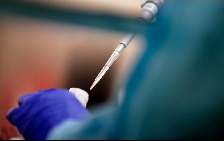 El supuesto medicamento promete cambiar el resultado de pruebas PCR, de positivo a negativo. AP / ARCHIVO