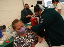 Claudia Sheinbaum declaró que, aunque muchos adultos mayores se han vacunado, no es momento de realizar grandes reuniones. EFE/S. Gutiérrez