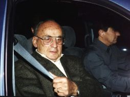 Con lentes de protección y cubrebocas, Luis Echeverría de 99 años, asistió a su cita en silla de ruedas. NTX/ARCHIVO