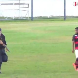 Policía dispara a jugadores en pleno juego en la Liga de Brasil