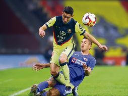 CLÁSICO JOVEN. Cada balón se peleó con determinación. IMAGO7