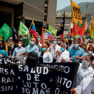 Venezolanos reclaman plan masivo de vacunación contra el COVID-19