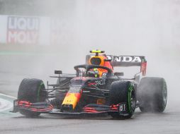 Pérez (foto) se fue hasta la cuarta posición, mientras su coequipero Max Verstappen se puso de puntero. EFE / D. Gennari