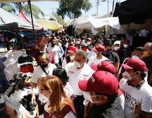 Lomelí estuvo hoy en el Tianguis El Baratillo como parte de su campaña. TWITTER/DrCarlosLomeli
