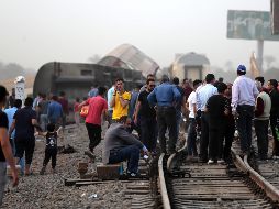 en redes sociales mostraron vagones volcados y pasajeros tratando de ponerse a salvo. EFE