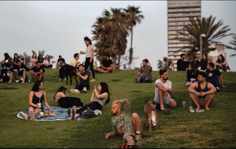 Normalidad. La población israelí vuelve a la “normalidad” en actividades en espacios abiertos. AP