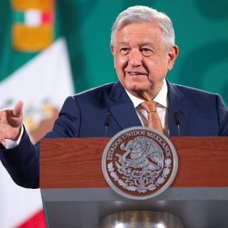AMLO afirma que está en contra de desaparecer el INE