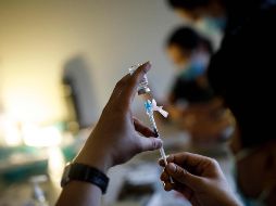 La decisión de Ontario de utilizar la vacuna de AstraZeneca en mayores de 40 años también se produce cuando la provincia está experimentando números récord de nuevos casos. AFP / ARCHIVO