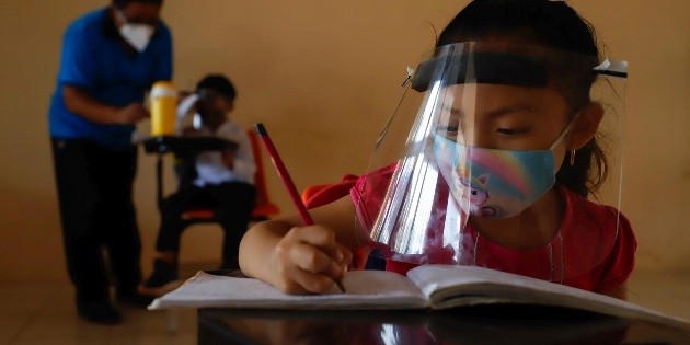 COVID-19: Sin diferencia entre maestros públicos o ...