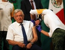 Se espera que en mes y medio AMLO se aplique la segunda dosis. AP / F. Llano