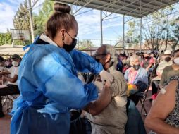 El día de hoy reciben la vacuna aquellas personas que la primera letra de su apellido paterno sea: A, B, C, D, E y F. ESPECIAL / Gobierno de Tonalá