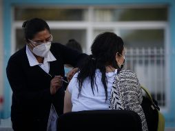 Para el personal del sector público las dosis serán aplicadas en sus mismos centros de trabajo. EL INFORMADOR / ARCHIVO