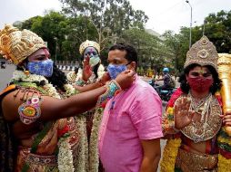 A los expertos les preocupa que esta variante sea más resistente a las vacunas diseñadas para combatir cepas anteriores del COVID-19. EFE/J. Nv