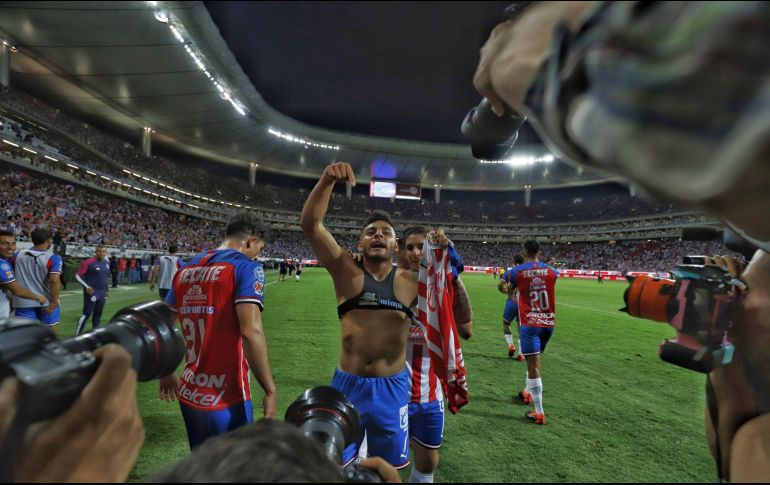 Con una racha activa de cinco victorias consecutivas en los últimos Clásicos Tapatíos, Chivas ha mantenido un dominio absoluto sobre los rojinegros del Atlas. Imago7 / ARCHIVO