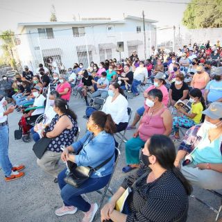 Propone Pablo Lemus atención gratuita a adultos mayores en la Cruz Verde
